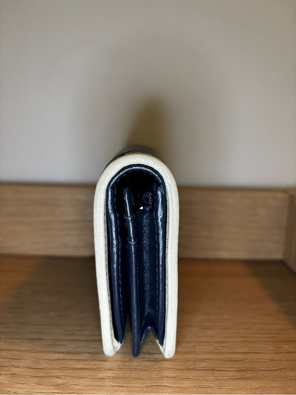 Gucci Navy Quilted Matelassé Wallet with White Trim and GG Hardware - Picture 5 of 10